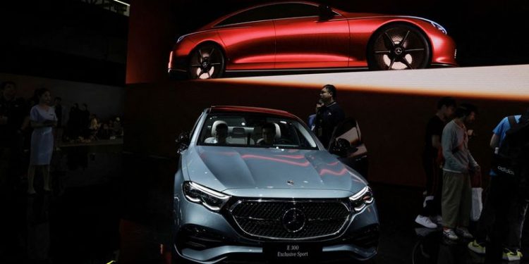 Mercedes to use Momenta software in 4 models, accelerate China comeback, sources say
