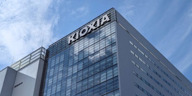 Exclusive-Kioxia sets IPO price range of 1,390-1,520 yen per share, sources say