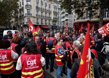 Factbox-Europe’s embattled auto sector plans plant closures and layoffs