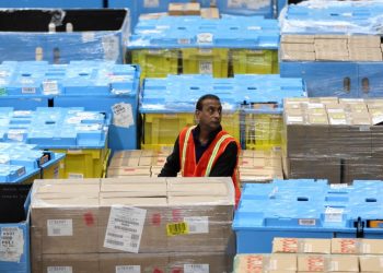 US retailers aim to cash in on Cyber Monday with steep online discounts