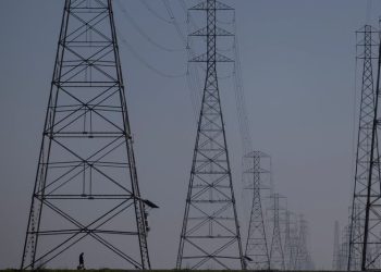 PG&E shares fall after launching $2.4 billion equity capital raise