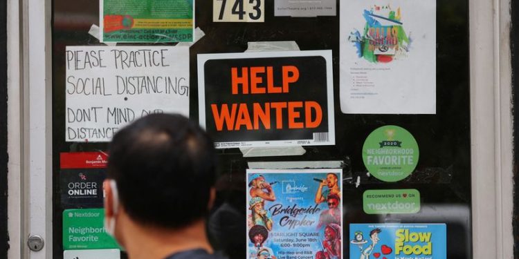 US job openings rise in October, layoffs decrease