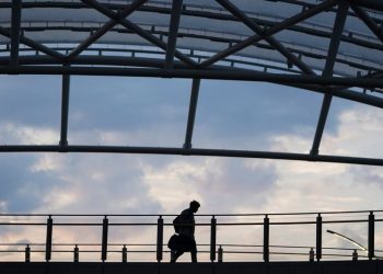 Senator blast airlines at oversight hearing over rising fees