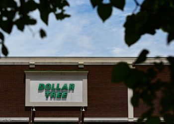 Dollar Tree beats sales and profit estimates, CFO to step down