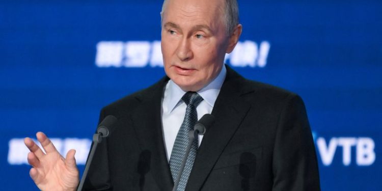 Putin urges government and central bank to coordinate action to curb high inflation