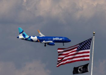 JetBlue forecasts smaller 2024 revenue dip as domestic travel demand picks up