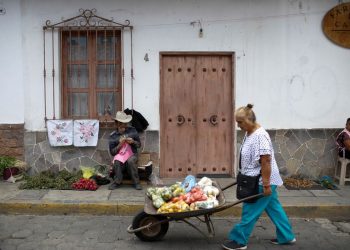 Mexico announces 12% boost to minimum wage to combat poverty