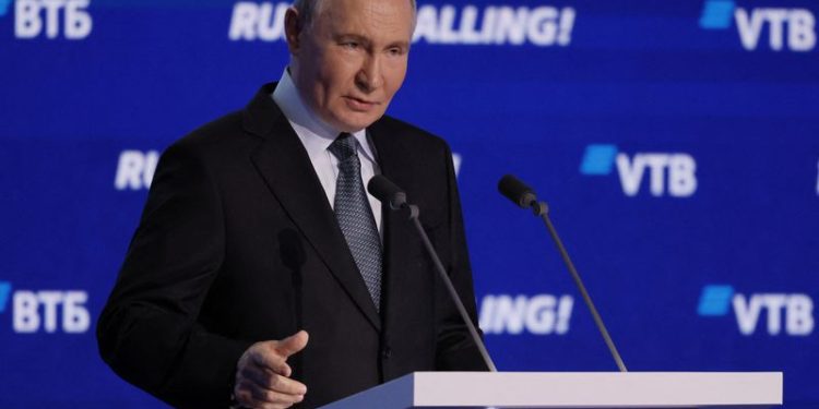 Russia’s Putin questions the need for dollar forex reserves, touts bitcoin