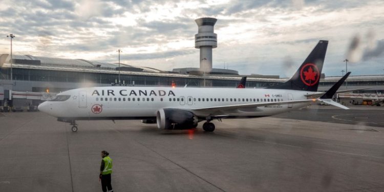 Air Canada to introduce carry-on fees for some passengers, Ottawa unhappy