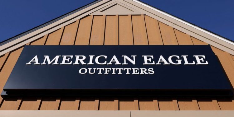 American Eagle Outfitters lowers sales target on muted holiday expectations