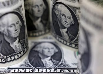 Currency markets look to steady amid political turmoil, eye US jobs report