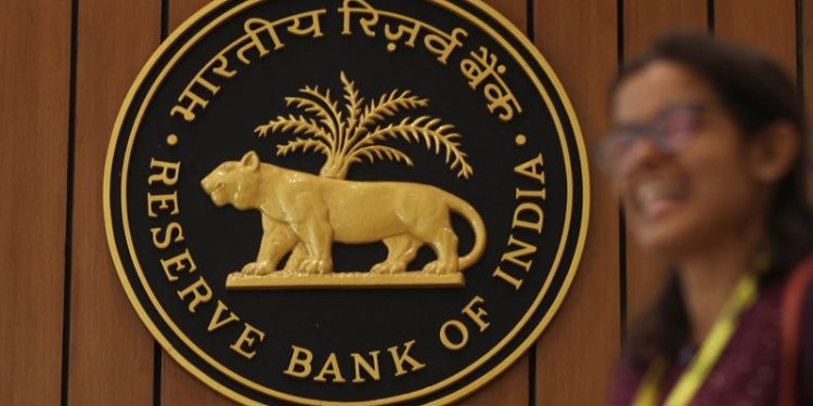 India cenbank holds rates steady; cuts banks’ cash reserve ratio