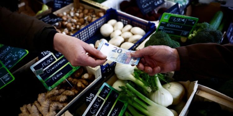 Euro zone productivity growth remains weak in Q3, data shows