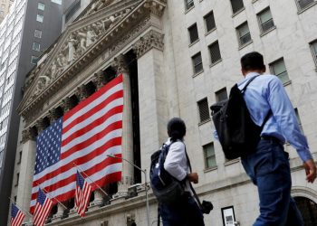 US equity funds attract inflows for a fifth straight week on growth optimism