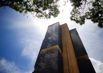 Brazil central bank to step up rate hike campaign on Dec. 11- Reuters poll