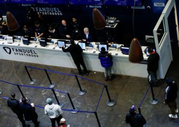 Two US senators seek antitrust probe of DraftKings, FanDuel