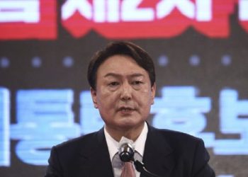 South Korea stocks slide, won at 2-year low amid martial law tensions