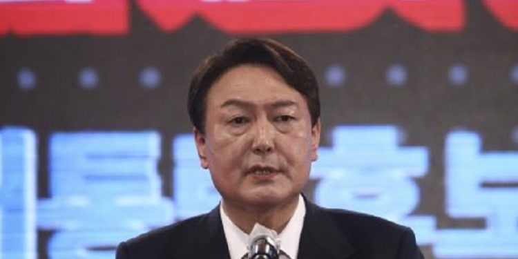 South Korea stocks slide, won at 2-year low amid martial law tensions