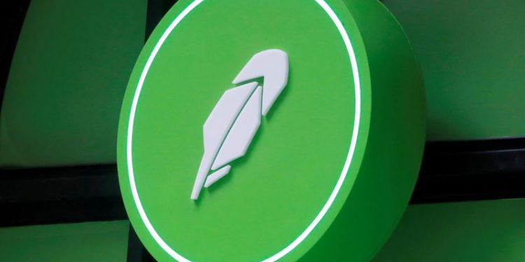 Barclays upgrades Robinhood, Schwab on growth