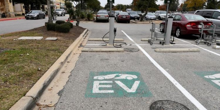 Canoo cut at Stifel on liquidity risks