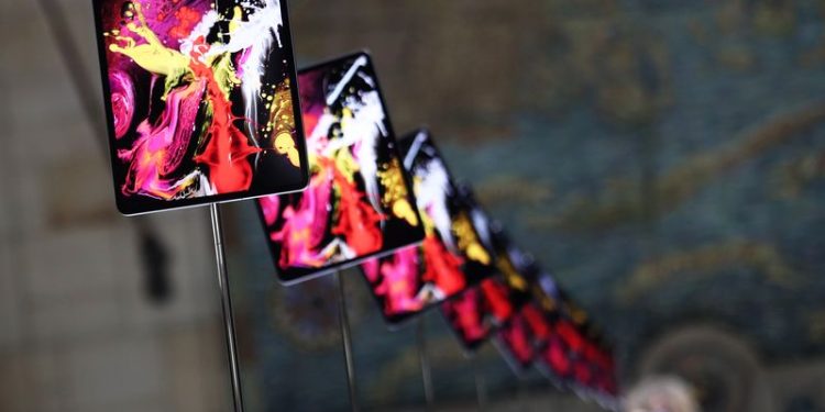 Apple discontinues iPhone hardware subscription project