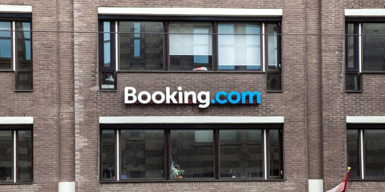 Online Travel industry outlook for 2025: Which stocks to buy