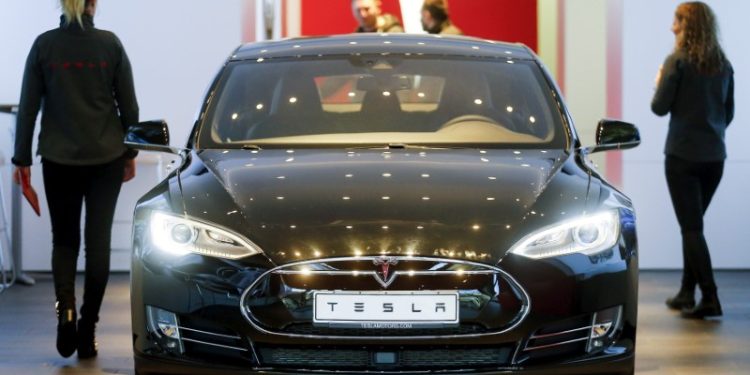 Tesla seen focusing on AI, moderating EV sales outlook in earnings – Oppenheimer