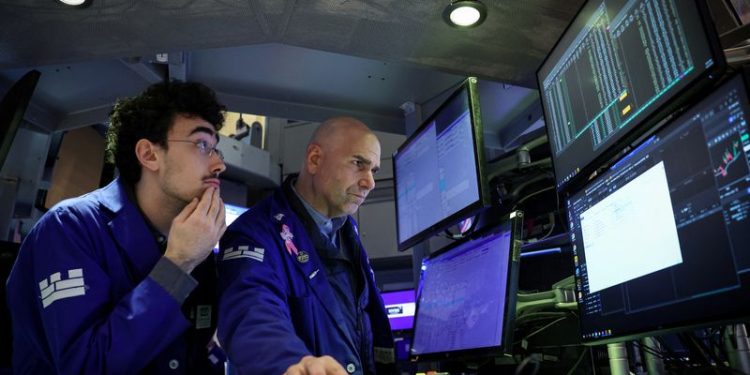 Global equity fund inflows drop on higher US bond yields