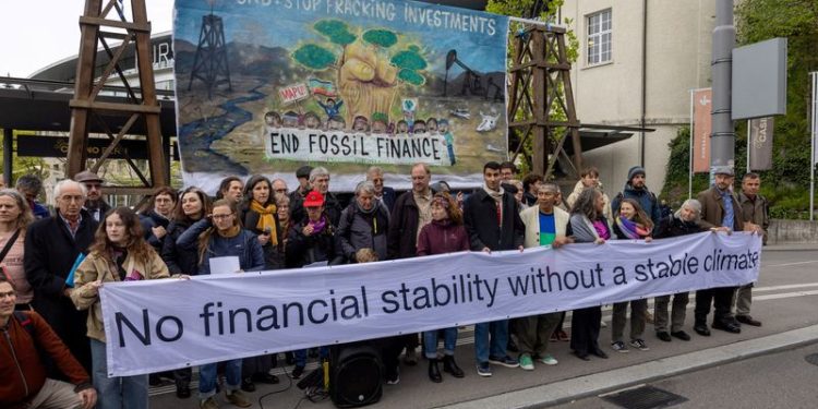 Analysis-Exodus by Wall Street banks from climate group worries advocates