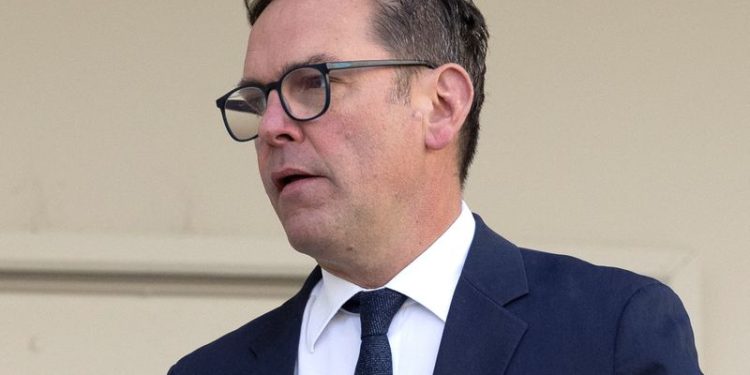 Judge approves Tesla directors’ deal to end excess pay case