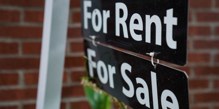 US 30-year fixed-rate mortgage rate hovers just under 7%