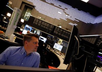 Morning Bid: Looming payrolls keep bond bears hungry