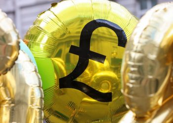 Sterling’s fall a problem and solution in UK gilt jolt