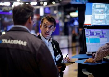 Futures drop on caution ahead of key payrolls data
