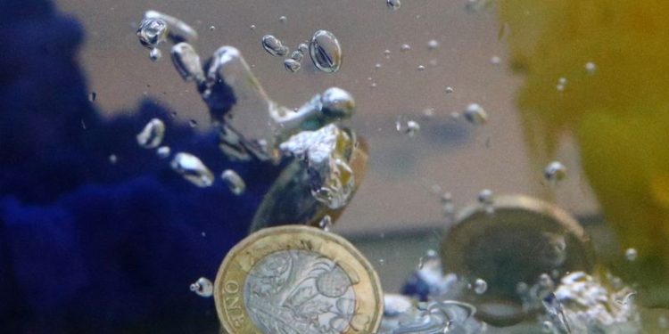 Trader confidence in sterling takes a dive on bond market turmoil