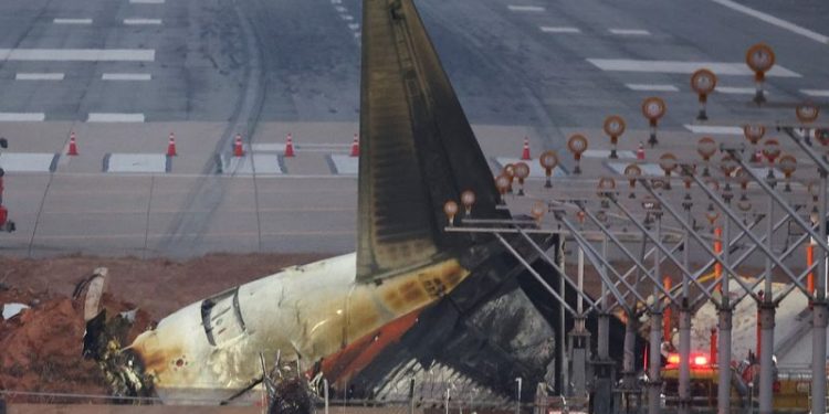 South Korea Jeju Air jet black boxes stopped recording 4 minutes before crash, ministry says
