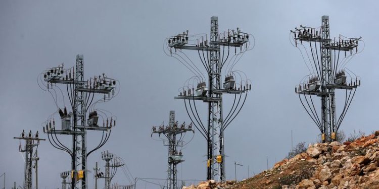 Israel to use withheld Palestinian tax income to pay electric co debt