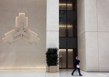 China steps up policy measures to defend fragile yuan