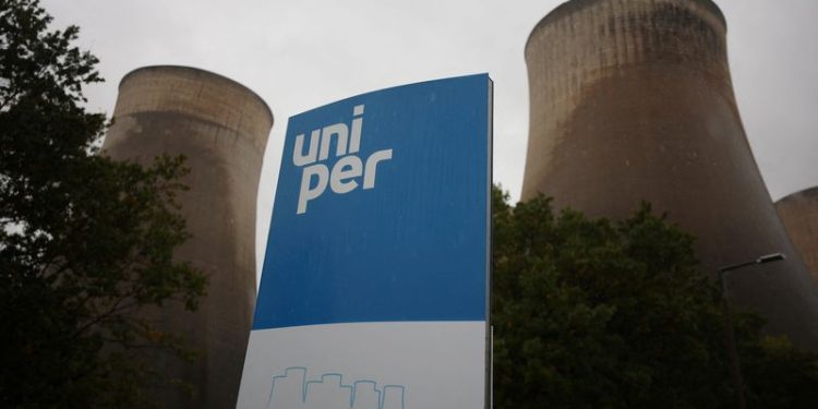 Exclusive-Berlin considers full Uniper exit, targets deal after summer, sources say