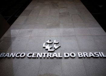 Brazil central bank director flags fiscal risks despite 2024 target likely met