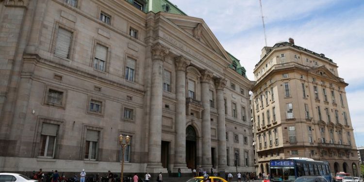 Argentina markets look to rate cut, crawling peg to add fuel to New Year rally