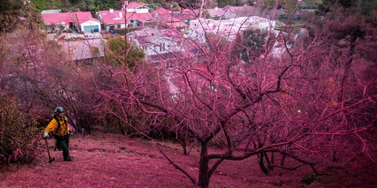 Winds pick up in California, threatening to stoke LA wildfires anew