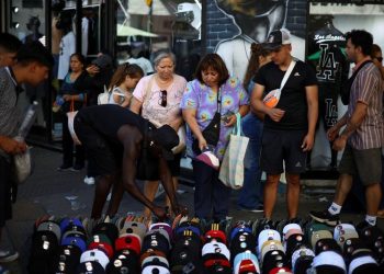 Argentina inflation ticks up to 2.7% in December, ends 2024 at 118%