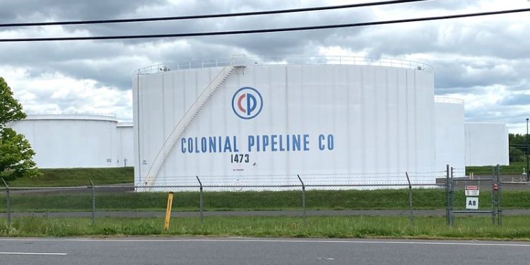 Colonial shuts pipeline due to potential gasoline leak