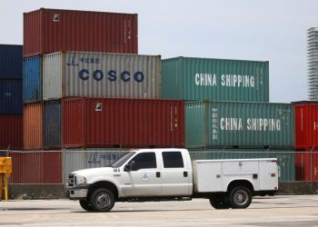 US importers rush in goods from China as Trump tariff threat looms