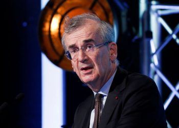 US financial deregulation would raise crisis risks, French central bank chief says