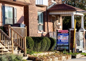 Canadian home sales fall in December; up 10% in fourth quarter