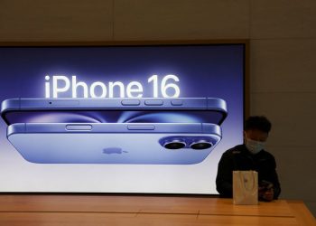 Apple smartphone shipments from China fell 25% in Q4, Canalys says