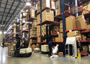 US business inventories edge up in November