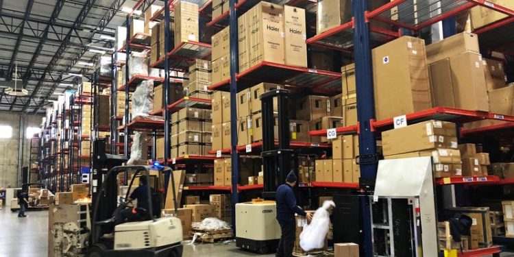 US business inventories edge up in November